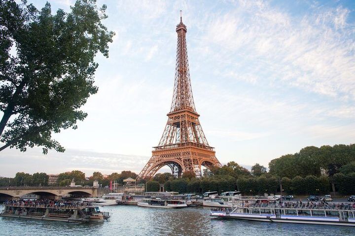 Learn About Paris Seine Cruises With Popular Routes and Landmark Views