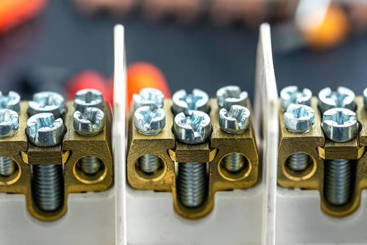 Explore Industrial Screws With Precision Fastening and Engineering Details