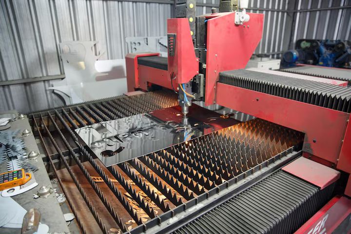 Guide to CNC Laser Cutting: Efficiency and Precision in Industrial Manufacturing