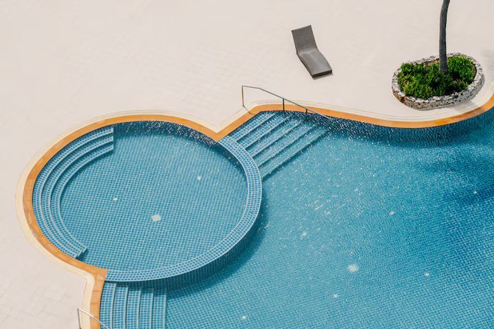 Advice: How to Select a Pool Cover That Lasts