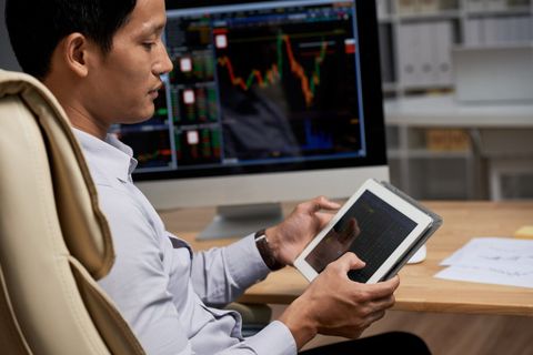 Smart Home Hubs Explore Connected Living Systems