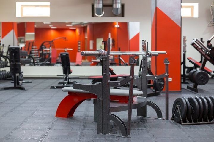 Gym Equipment Guide: Strength Training Machines, Free Weights, Cardio Tools and Their Uses