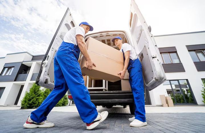 Moving Services Discover: Relocation Types, Packing Processes, Transportation and Preparation
