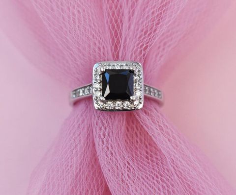 Natural Diamonds vs Lab-Grown Diamonds Comparison With Appearance, Quality, and Sustainability