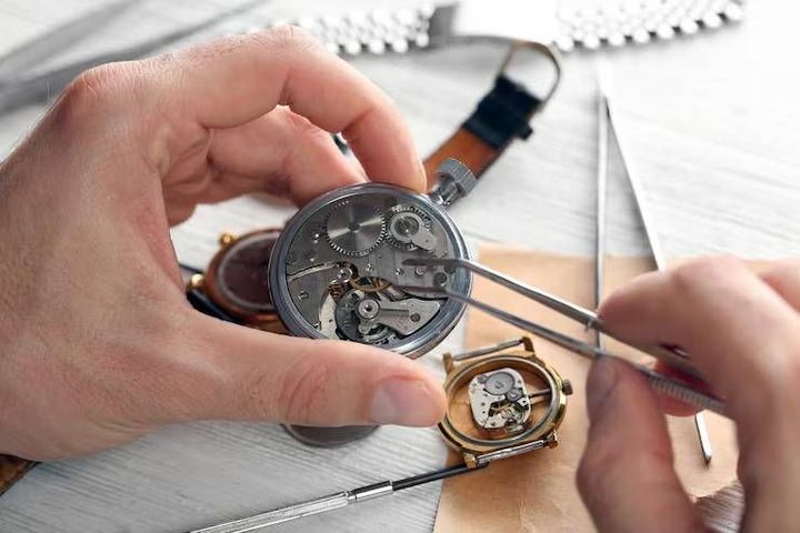 Explore Luxury Watch Appraisal Services With Watch Identification and Valuation Details