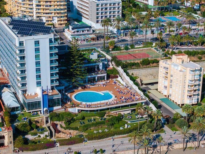 Luxury Hotel and Resort Planning Explained: Destinations, Amenities, Services and Travel Considerations