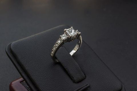 Lab-Grown Diamond Rings Guide With Modern Jewelry Trends and Diamond Buying Insights