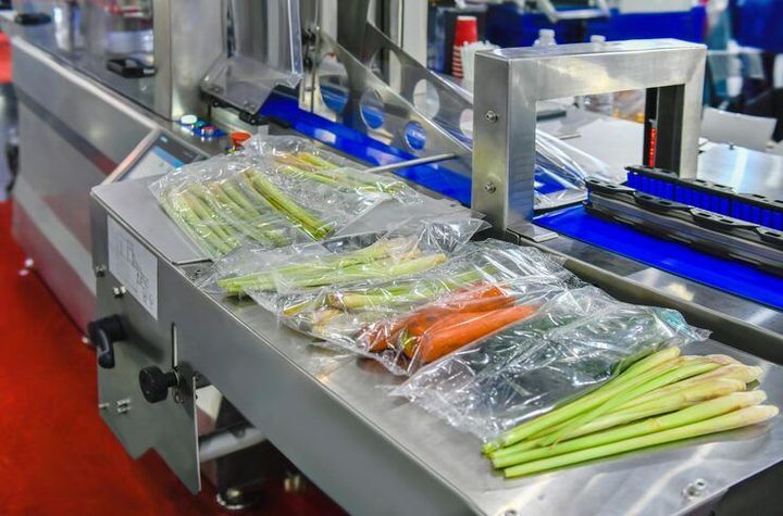 日本の食品包装機械を解説：種類,自動化技術,および食品製造における活用事例