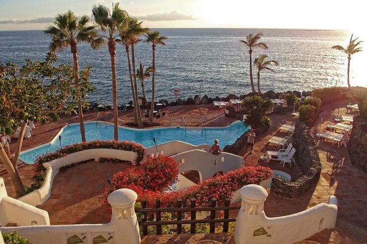 Tenerife Resorts Guide With Beach Holidays, Hotel Features, and Travel Resources