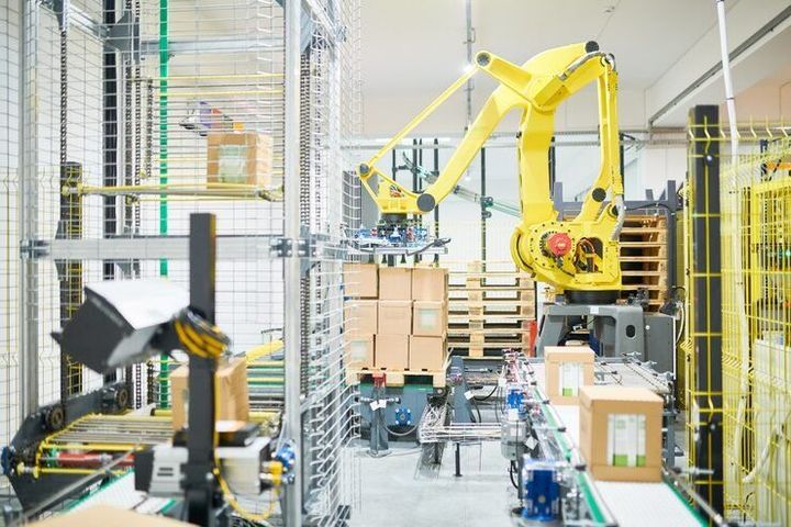 Industrial Material Handling Systems Explained: Types, Equipment, Applications, Benefits and Safety
