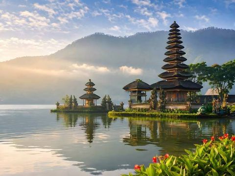 Indonesia Travel Guide: Destinations, Attractions, Activities, Culture and Planning Considerations
