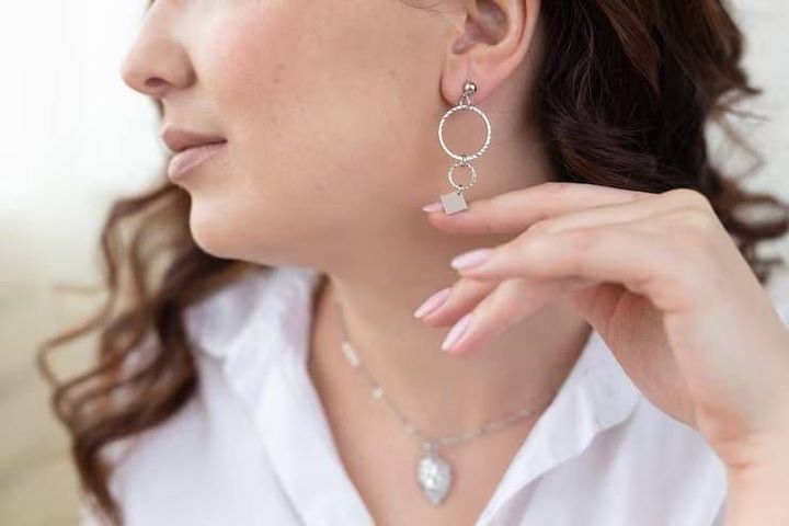 Explore Pearl Earrings With Elegant Designs and Jewelry Selection Tips