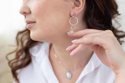 Explore Pearl Earrings With Elegant Designs and Jewelry Selection Tips