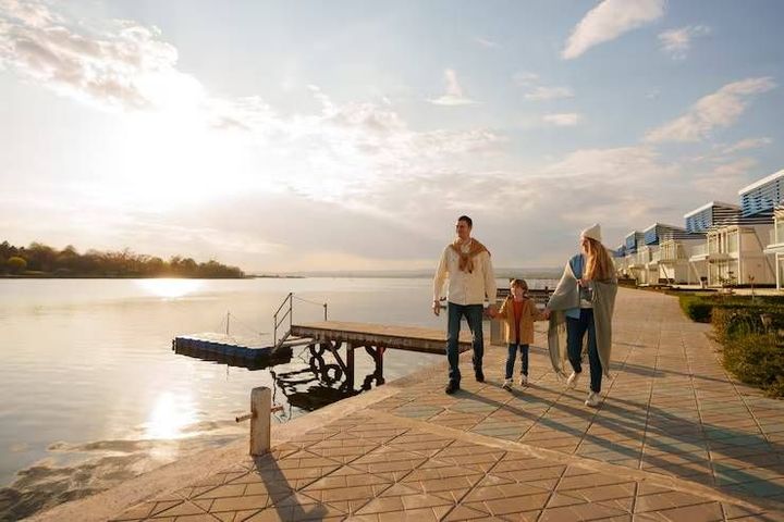 Lakefront Express Vacation Rentals Information With Lake Views, Amenities, and Travel Details