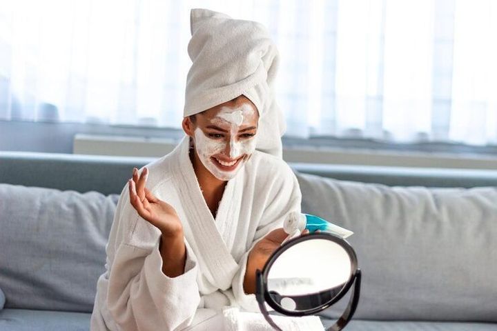Facial at Home Guide: Cleansing, Exfoliation, Masks and Moisturizing Methods