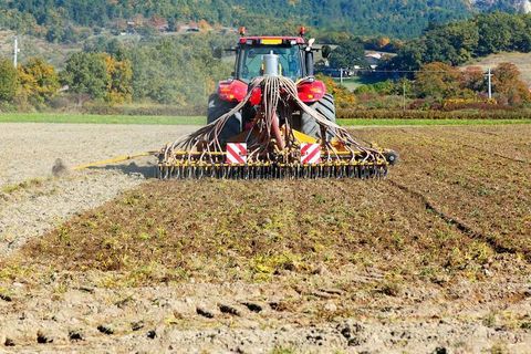 Agricultural Machinery Guide With Modern Farming Equipment and Technology Insights