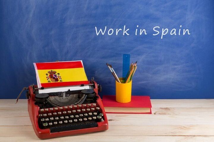 Guía para trabajar en España: permisos, documentos, contratos y requisitos laborales.