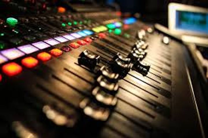 Audio Sound Engineering: A Comprehensive Guide for Beginners and Enthusiasts