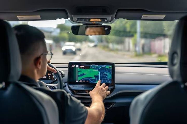 Driver Behaviour and Safety Monitoring Overview With Risk Detection and Safety Technology