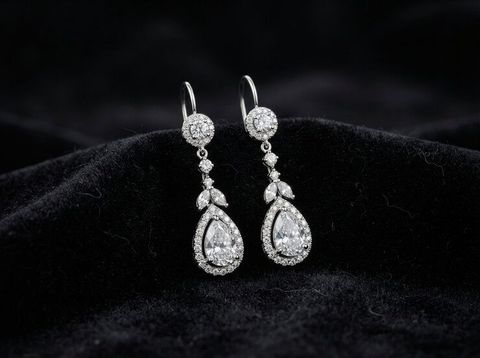 Diamond Price Guide: Factors, Carat Weight, Quality, Shapes and Pricing Considerations