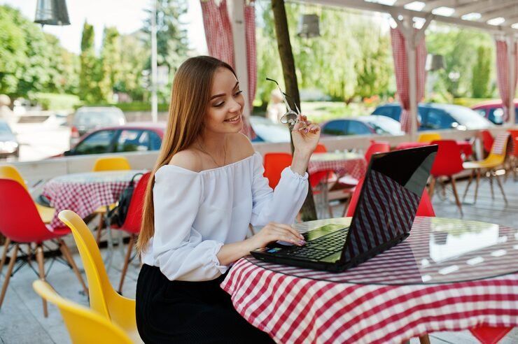 Türkiye'de Çalışma Rehberi: Kariyer Olanakları, Vize Kuralları, Nitelikler ve Yaşam Koşulları