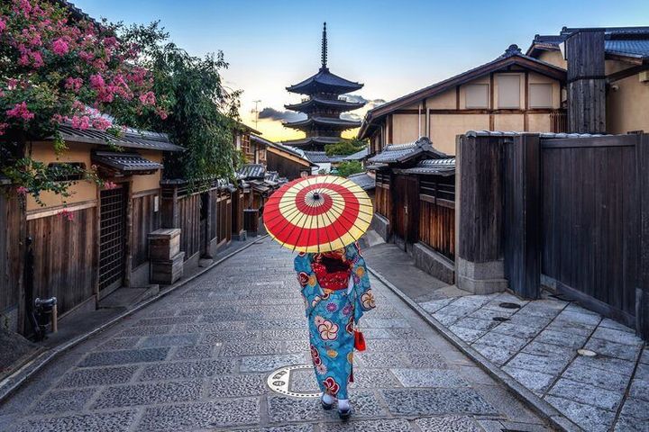 Japan Travel Overview: Destinations to Explore, Attractions, Hotels and Travel Tips