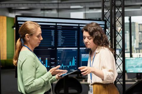 Guide To Enterprise AI Software Comparison: Features, Risks & Uses