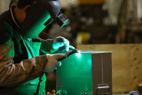 Complete Guide to Battery Manufacturing Machines for Efficient Battery Production