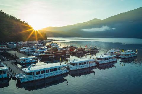 Ferry and Boat Travel Routes Guide With Popular Destinations and Travel Tips