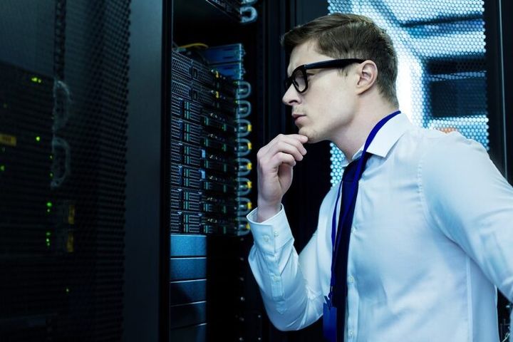 Guide to Managed VPS Hosting: Cost, Features, and Business Advantages